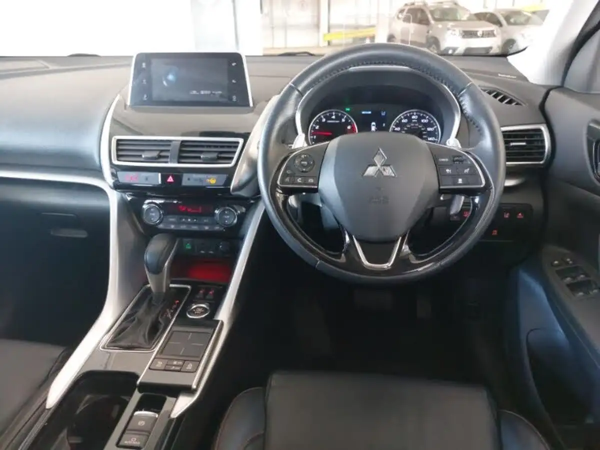 2019-mitsubishi-eclipse-cross-15-black-4wd-auto-big-14
