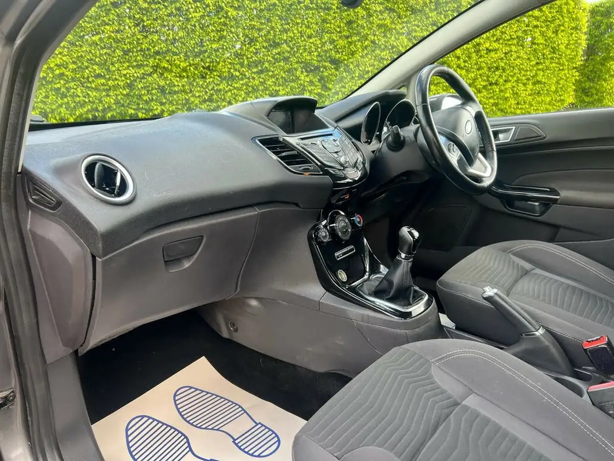 2016-ford-fiesta-10t-zetec-100ps-ecoboost-ss-5d-big-9