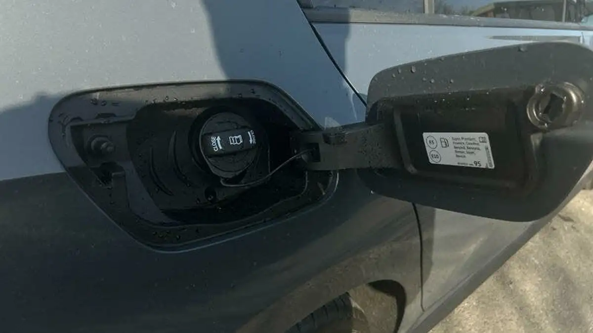 2024-volkswagen-golf-15-tsi-gte-big-14