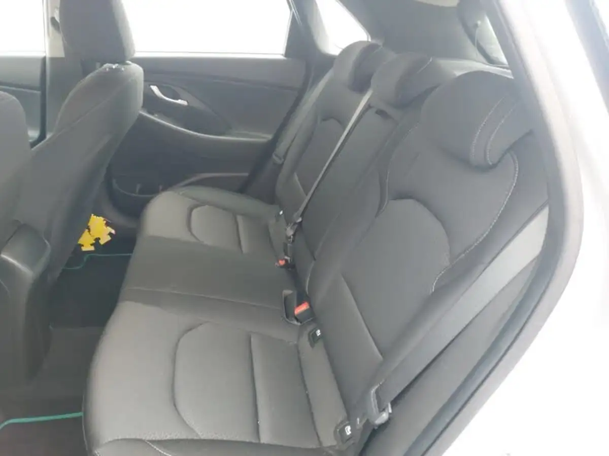 2019-hyundai-i30-14-t-gdi-se-nav-hatchback-big-5