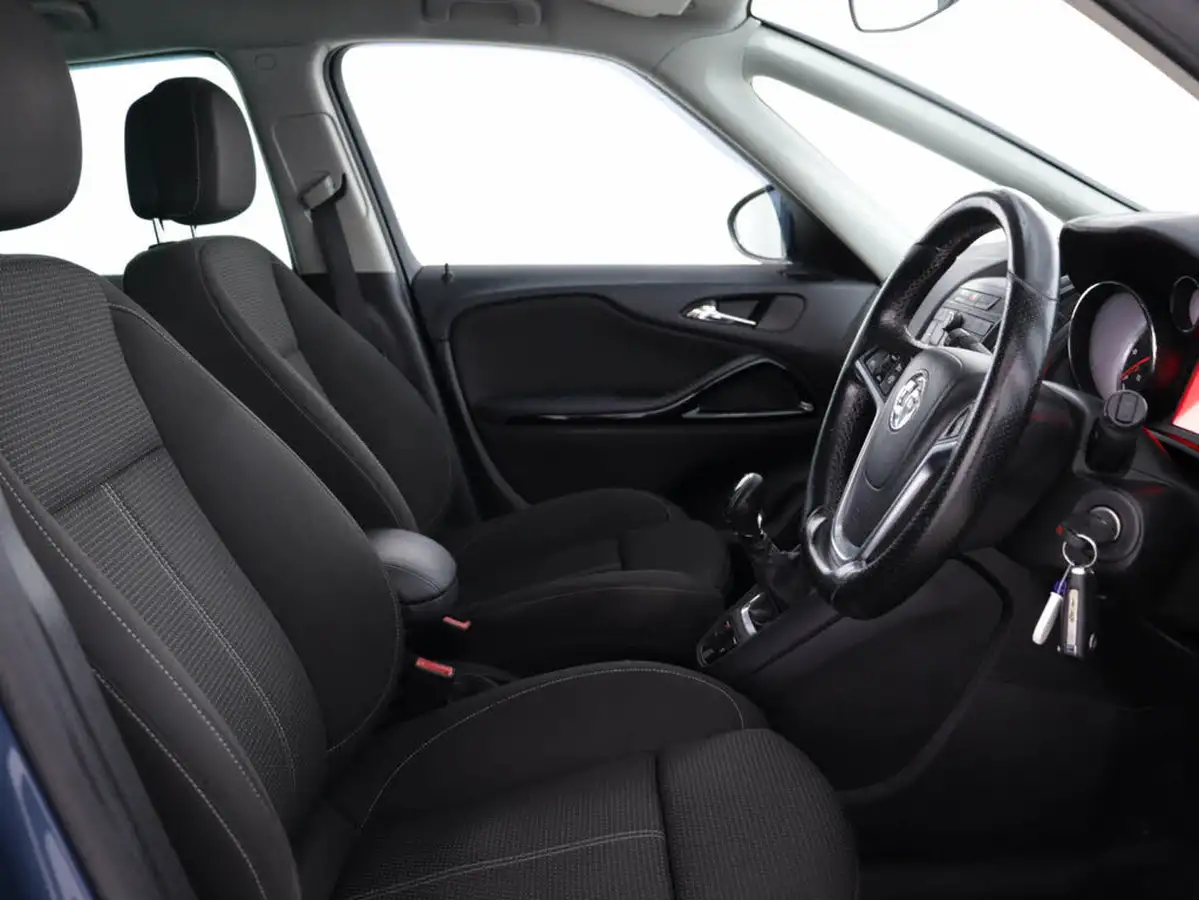 2014-vauxhall-zafira-tourer-20cdti-sri-big-33
