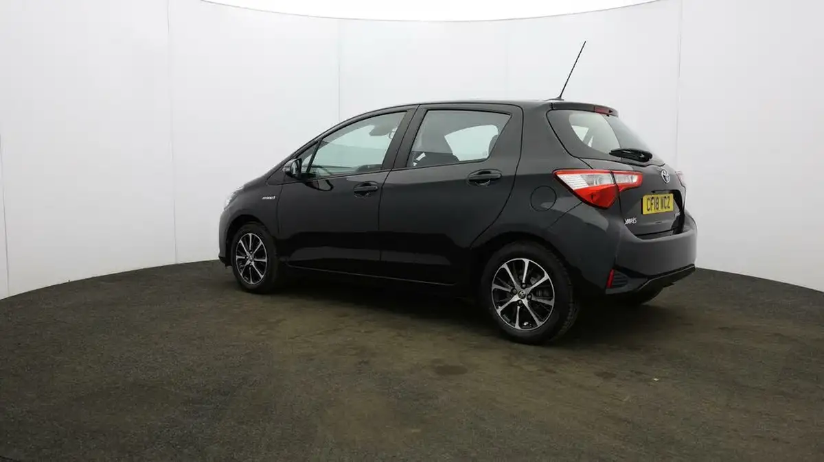2018-toyota-yaris-15-vvt-i-icon-tech-98bhp-hybrid-1497cc-e-cvt-big-56