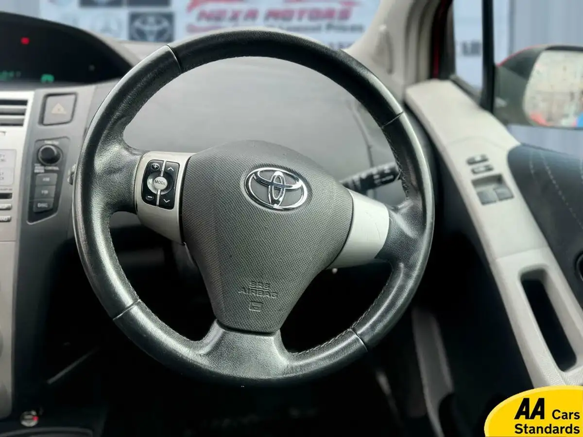 2008-toyota-yaris-10-tr-5d-big-10