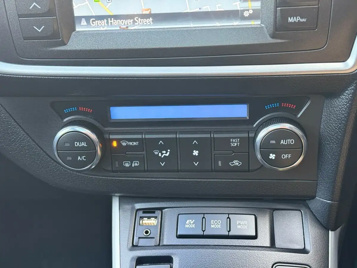 2015-toyota-auris-18-vvt-i-hsd-excel-hatchback-e-cvt-big-24