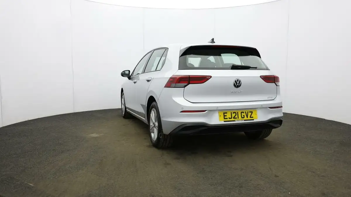 2021-volkswagen-golf-10-etsi-life-hatchback-big-22