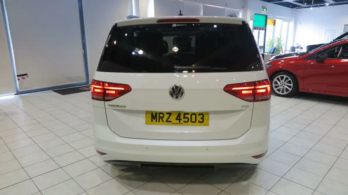 2017-volkswagen-touran-12-tsi-se-big-26