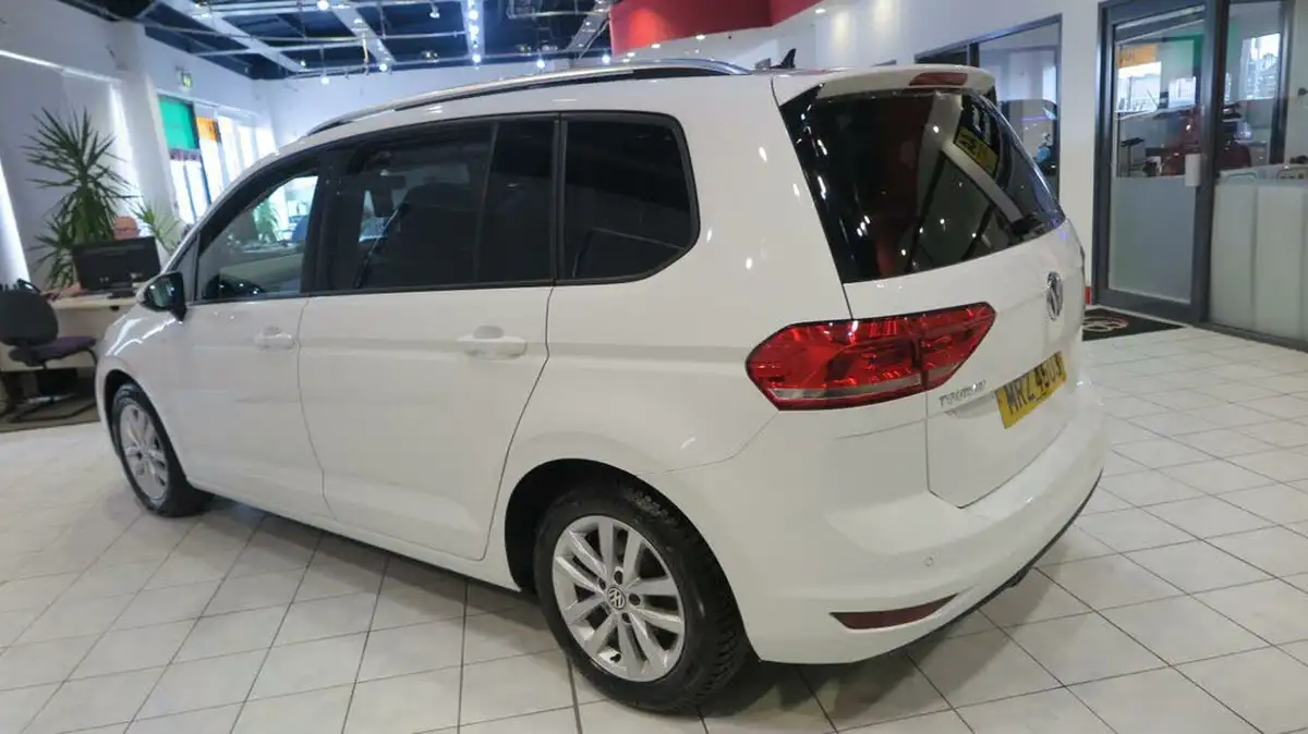 2017-volkswagen-touran-12-tsi-se-big-2