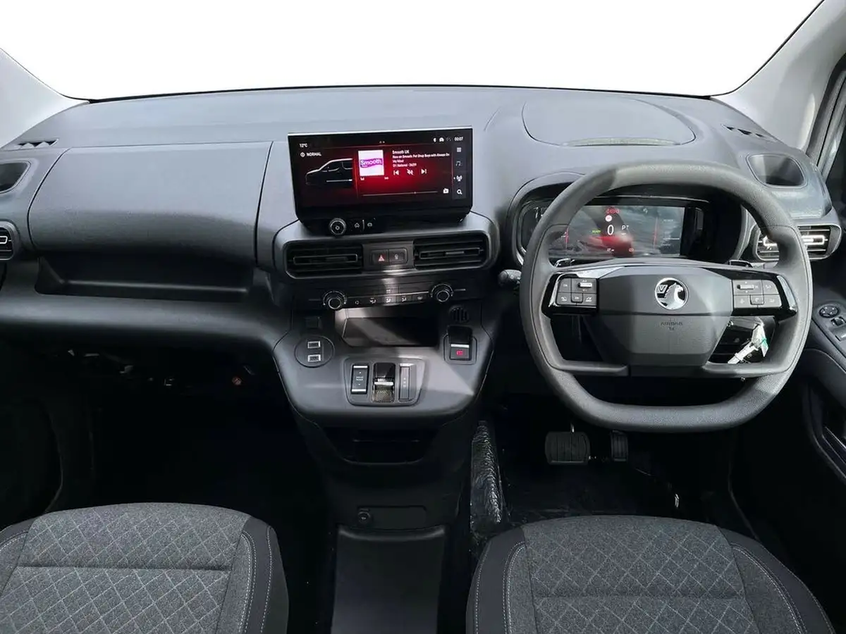 2024-vauxhall-combo-life-e-design-big-5