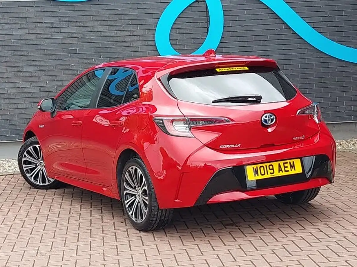 2019-toyota-corolla-18-vvt-i-design-trk-hatchback-5d-big-1