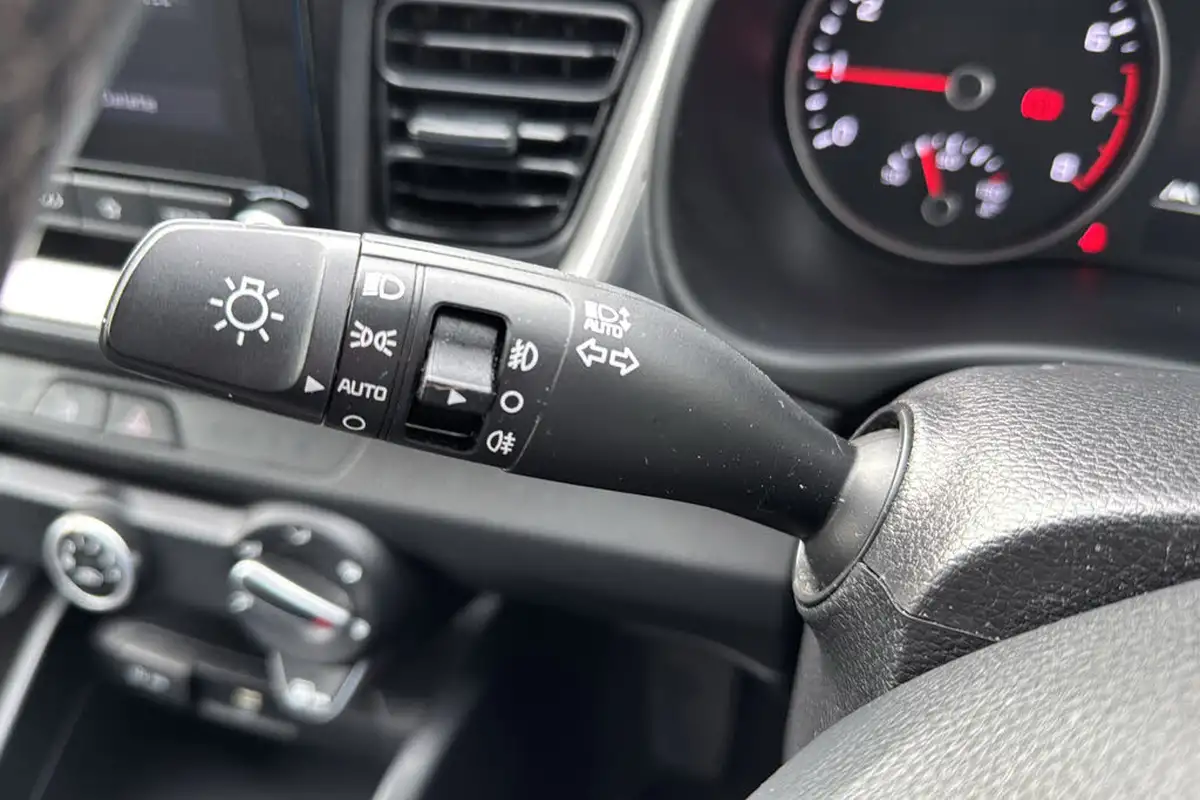 2022-kia-stonic-10-t-gdi-2-dct-big-30