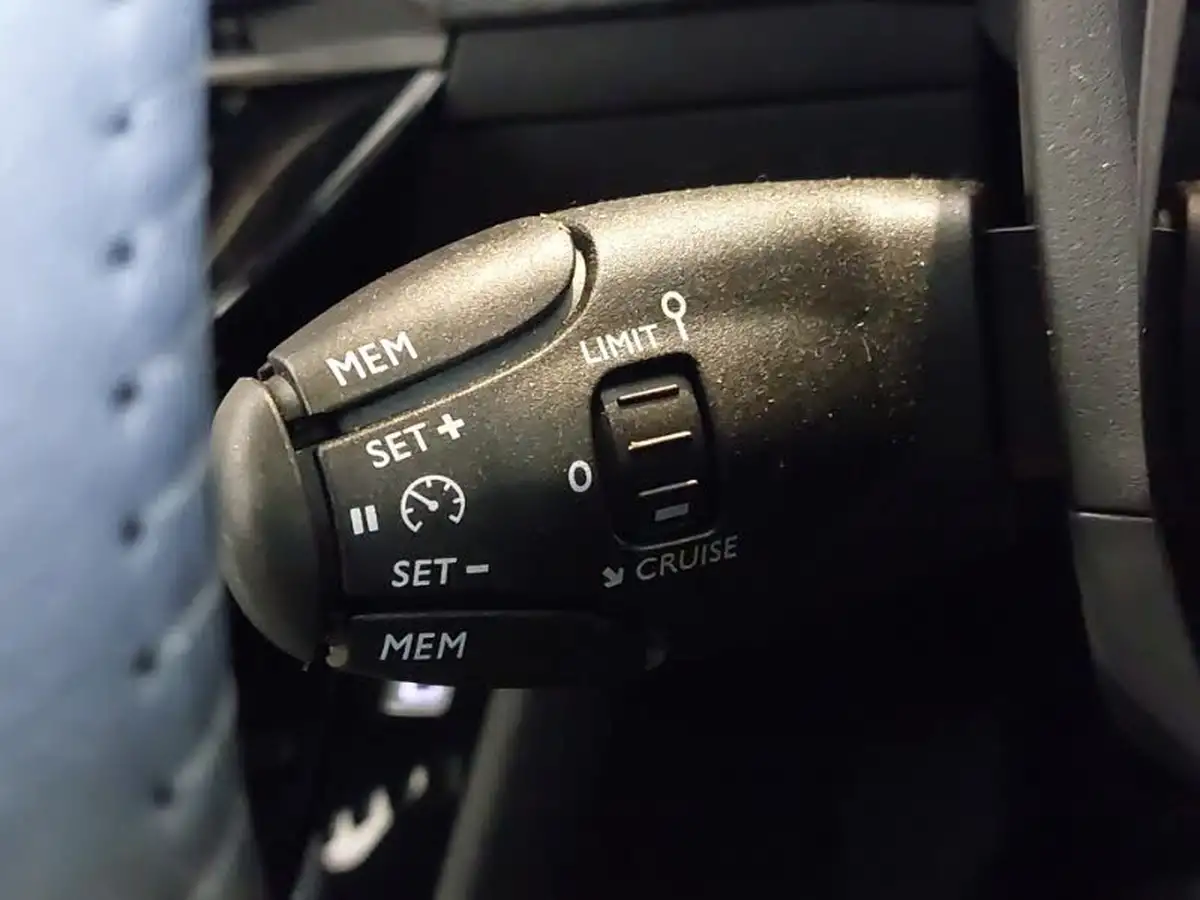 2024-peugeot-2008-suv-12-puretech-allure-130ps-big-17