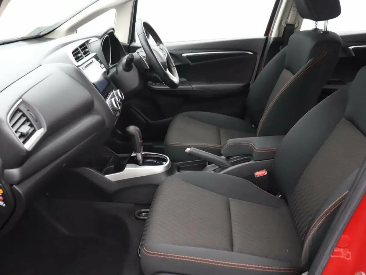 2019-honda-jazz-15-i-vtec-sport-navi-cvt-big-18