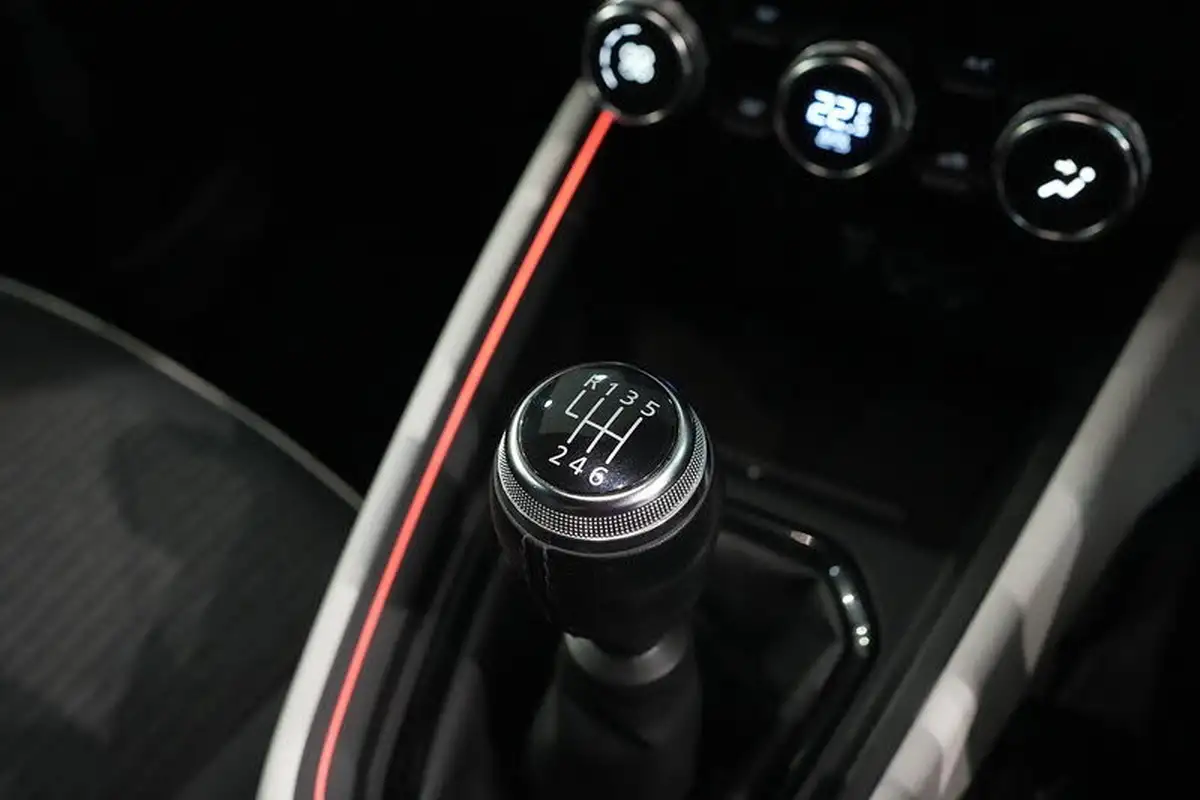 2021-renault-clio-10-tce-s-edition-90ps-big-32