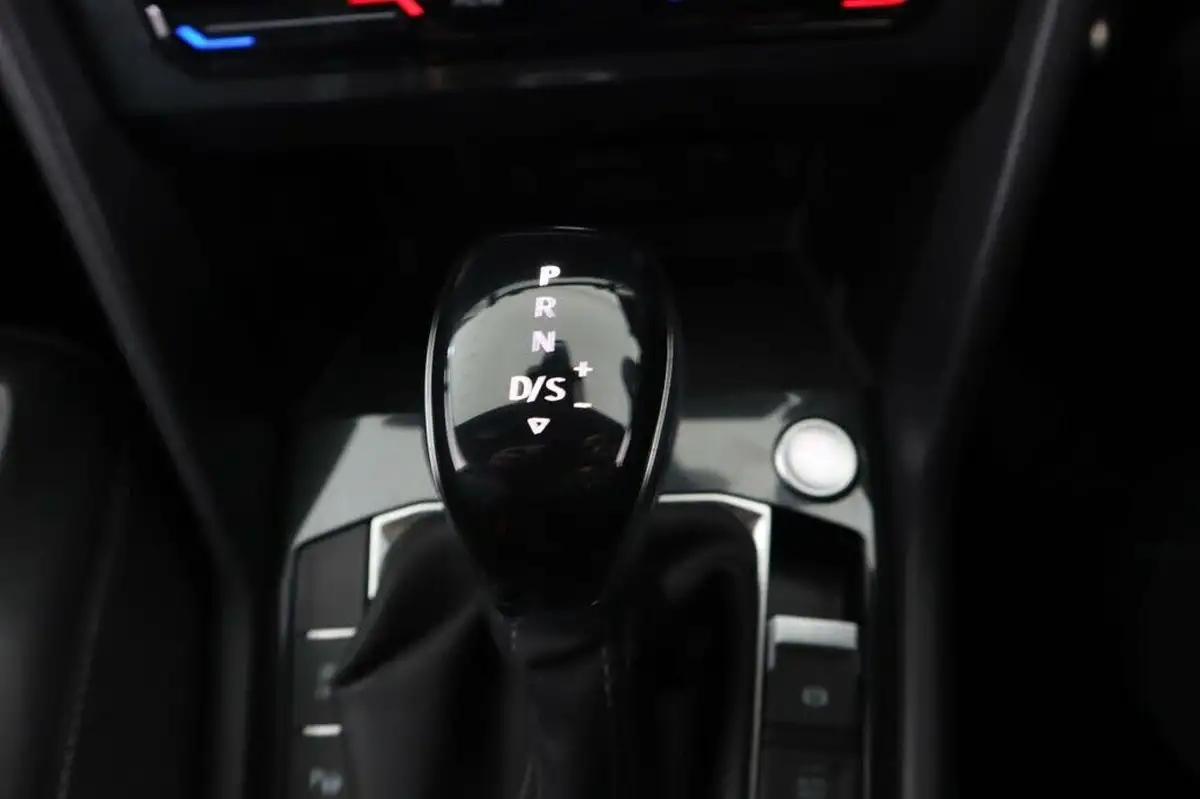 2022-volkswagen-tiguan-allspace-15-tsi-r-line-big-52