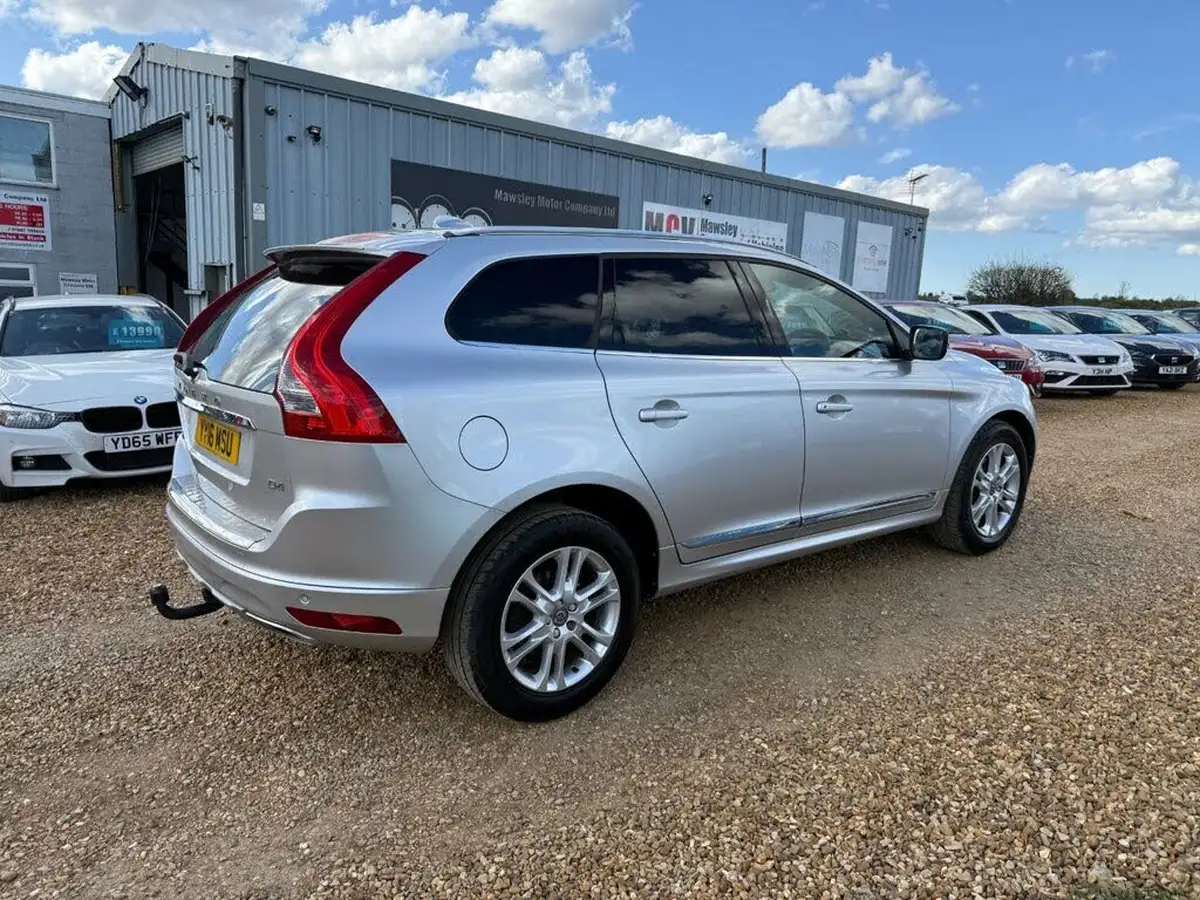2016-volvo-xc60-20td-d4-se-lux-nav-geartronic-big-2