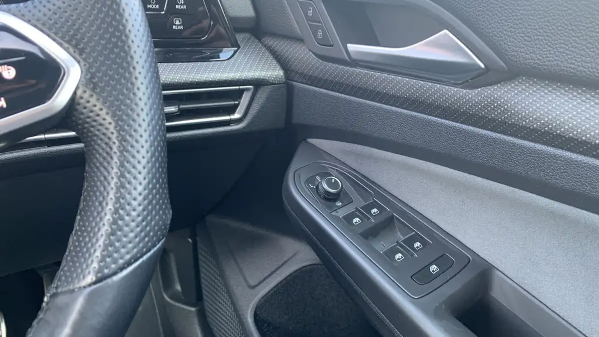 2022-volkswagen-golf-15-tsi-r-line-130ps-hatchback-big-21