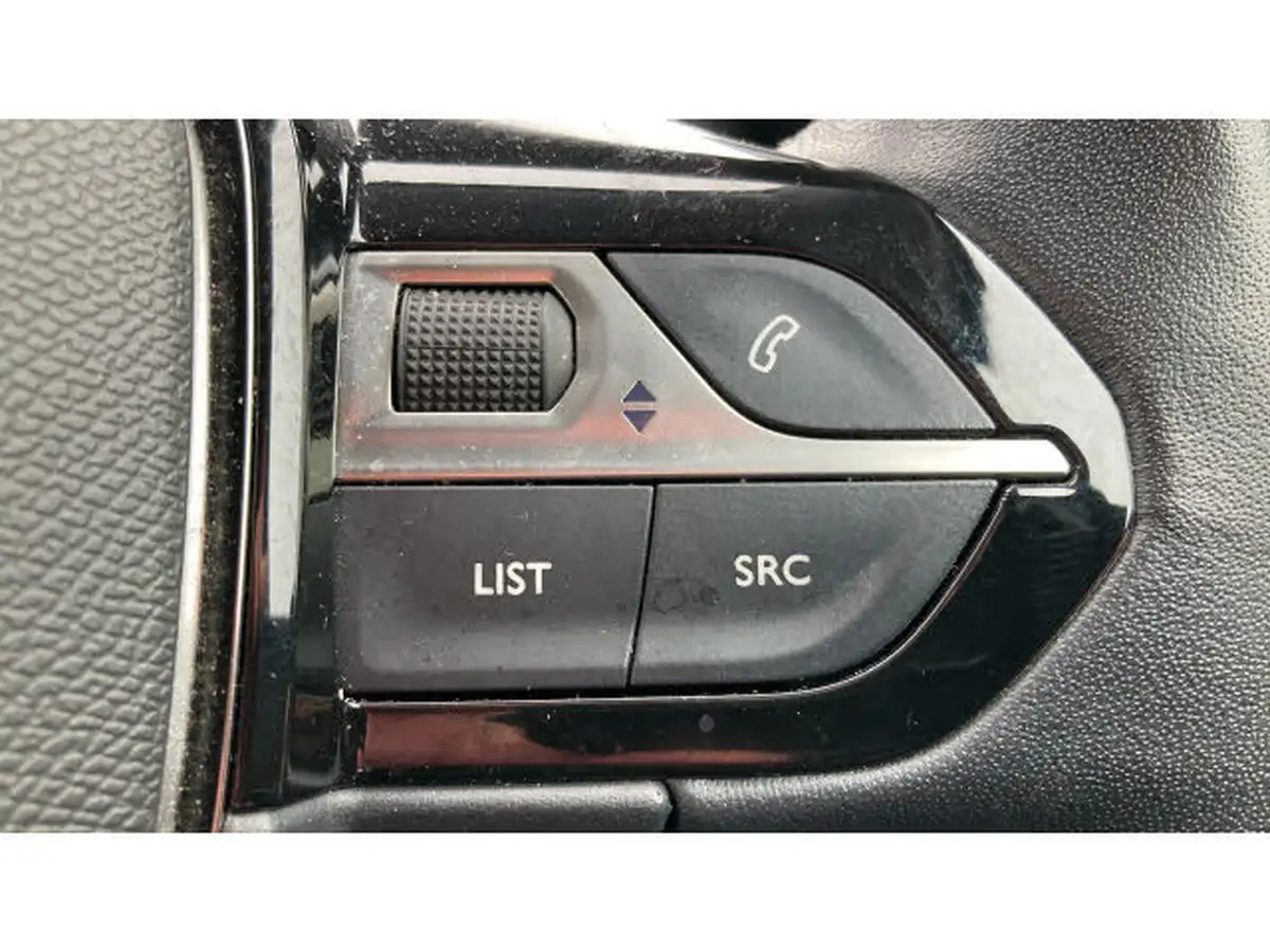 2020-peugeot-208-12-puretech-allure-100bhp-big-24
