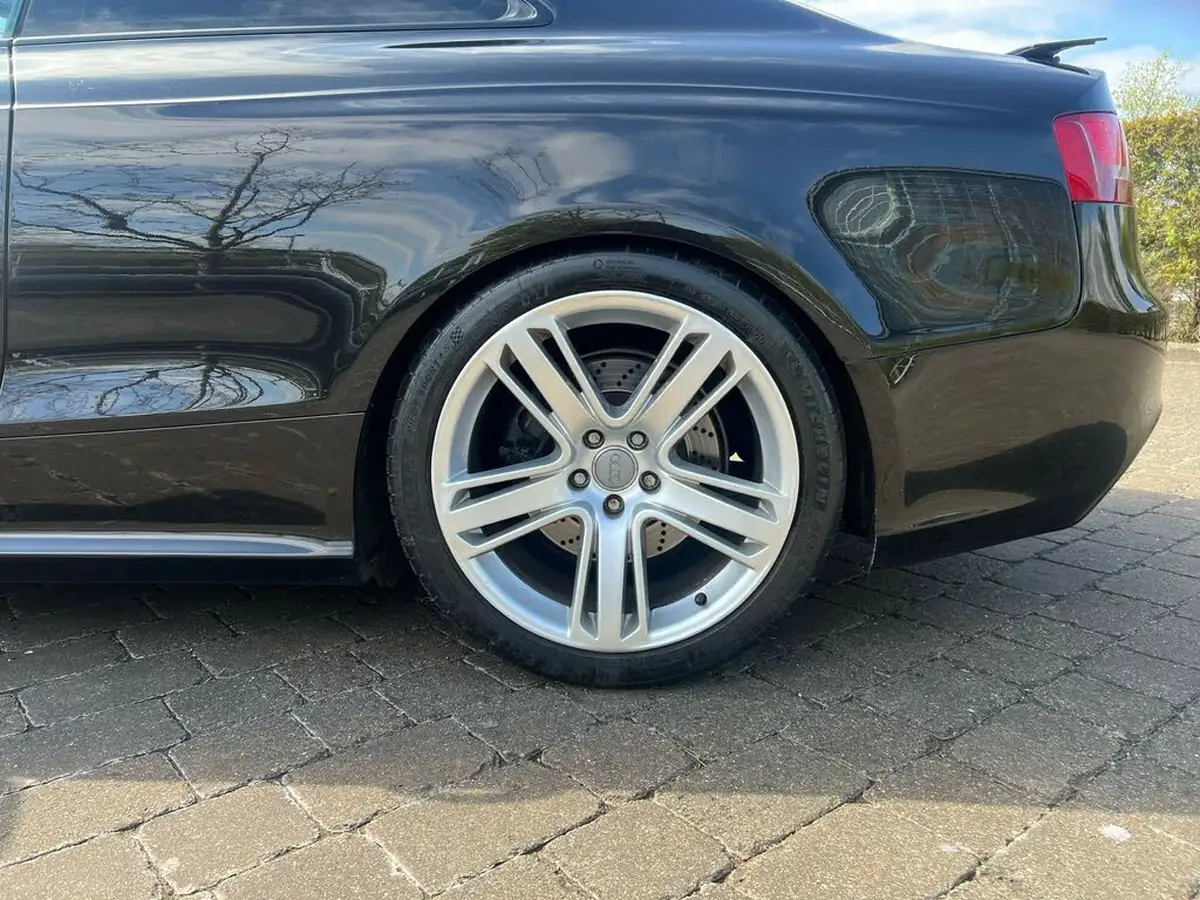 2011-audi-rs5-42-quattro-big-39