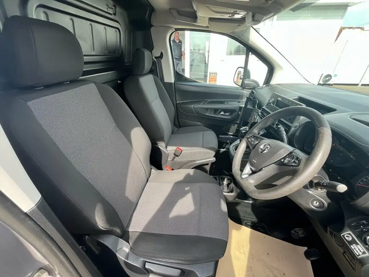2019-vauxhall-combo-15cdti-sportive-2000-16v-100pseu6dt-l1h1panel-big-10