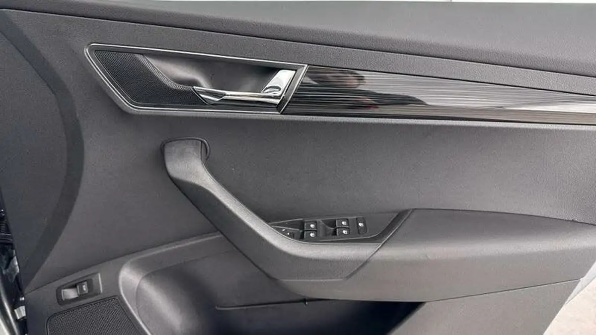 2019-skoda-karoq-15-tsi-se-l-dsg-big-18