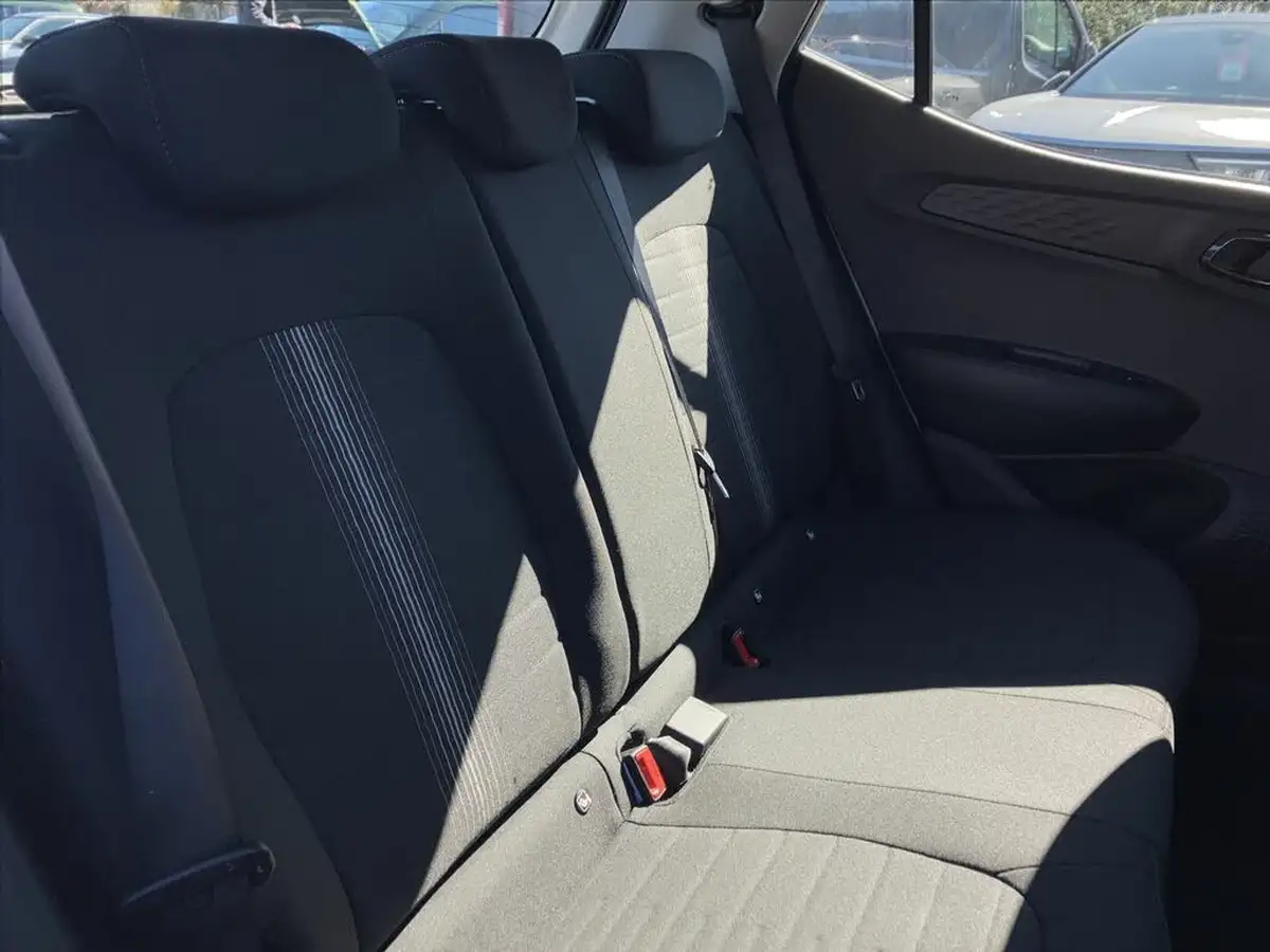 2023-hyundai-i10-10-se-connect-auto-big-20