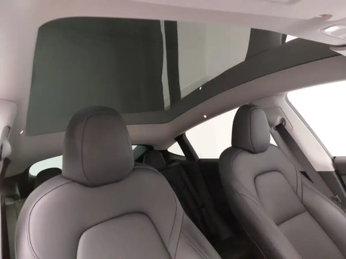 2022-tesla-model-y-e-long-range-big-16