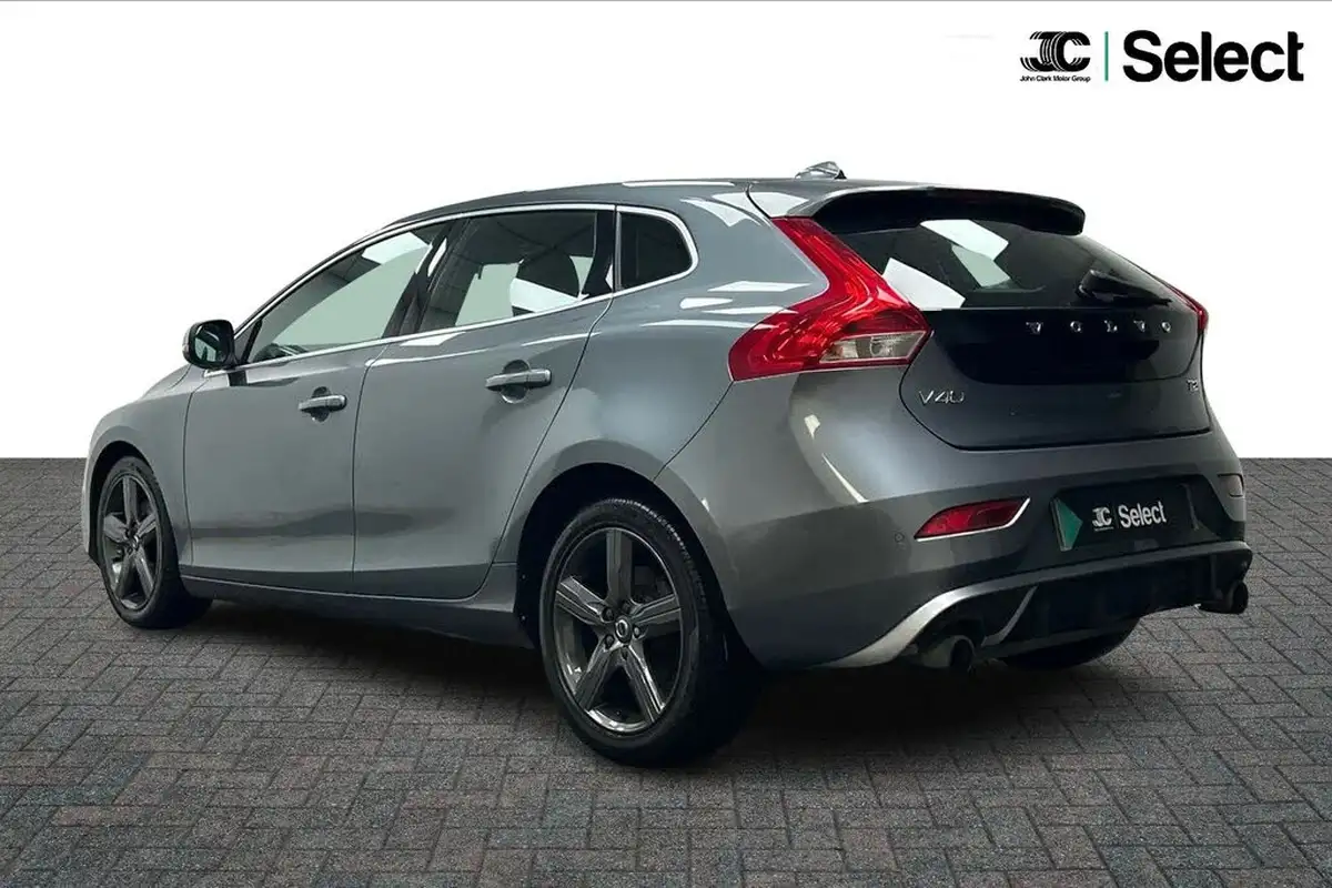 2017-volvo-v40-20-t2-r-design-nav-plus-big-3