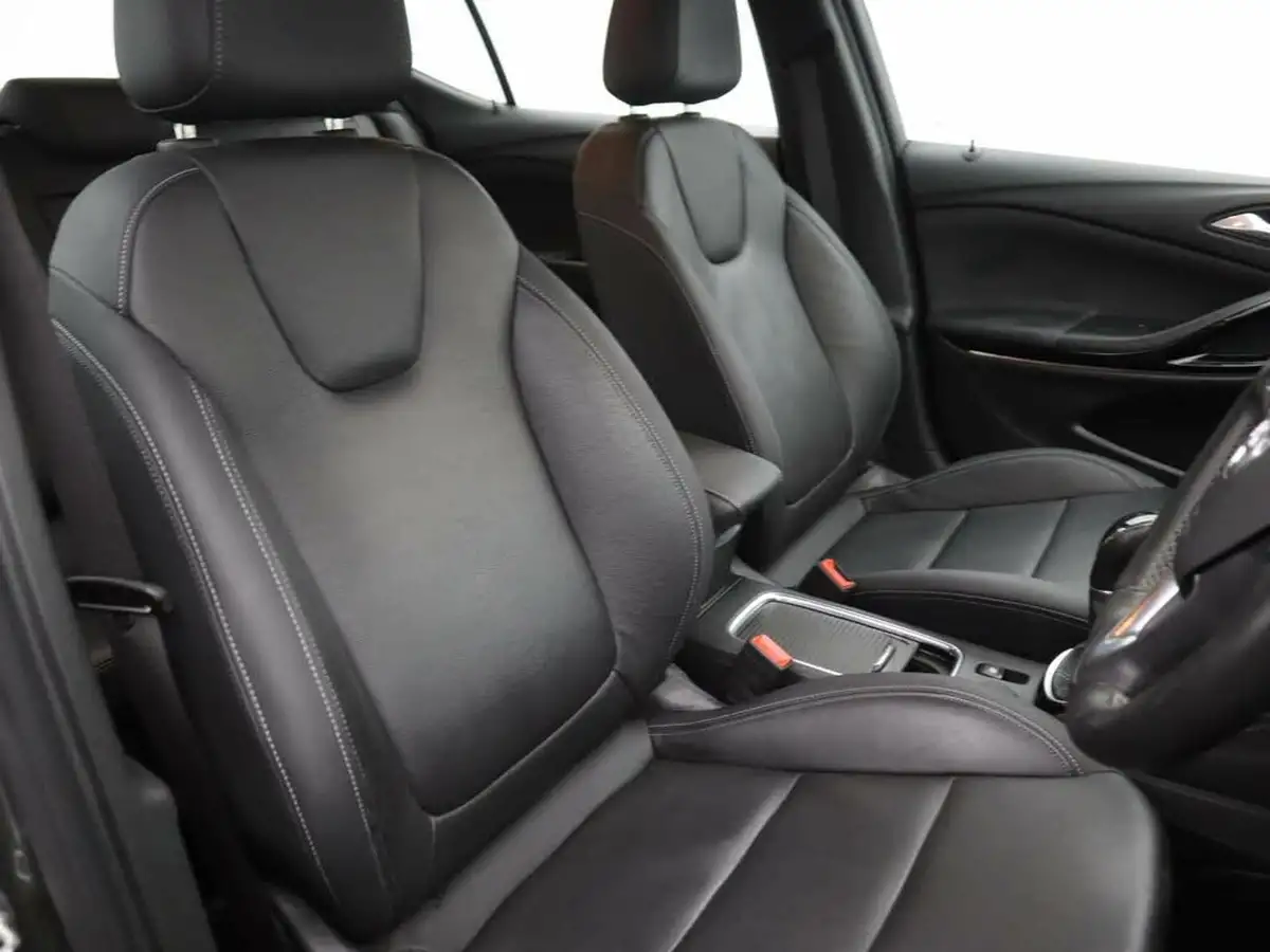 2019-vauxhall-astra-16i-turbo-elite-nav-hatchback-big-7