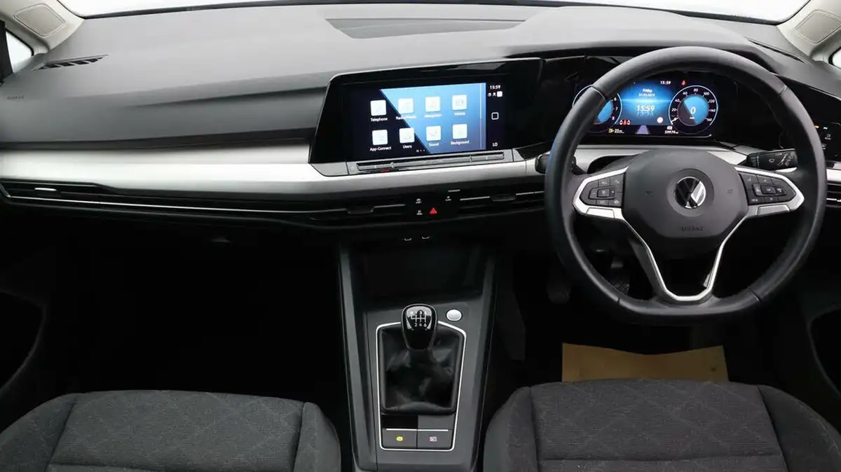 2021-volkswagen-golf-10-tsi-life-hatchback-big-12