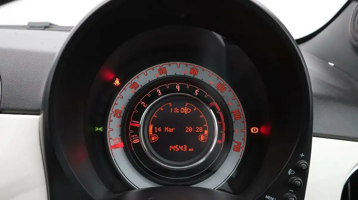 2021-fiat-500-10-dolcevita-big-10