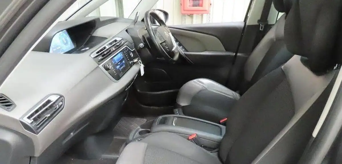 2016-citroen-grand-c4-picasso-16bluehdi-exclusive-eat6-big-1