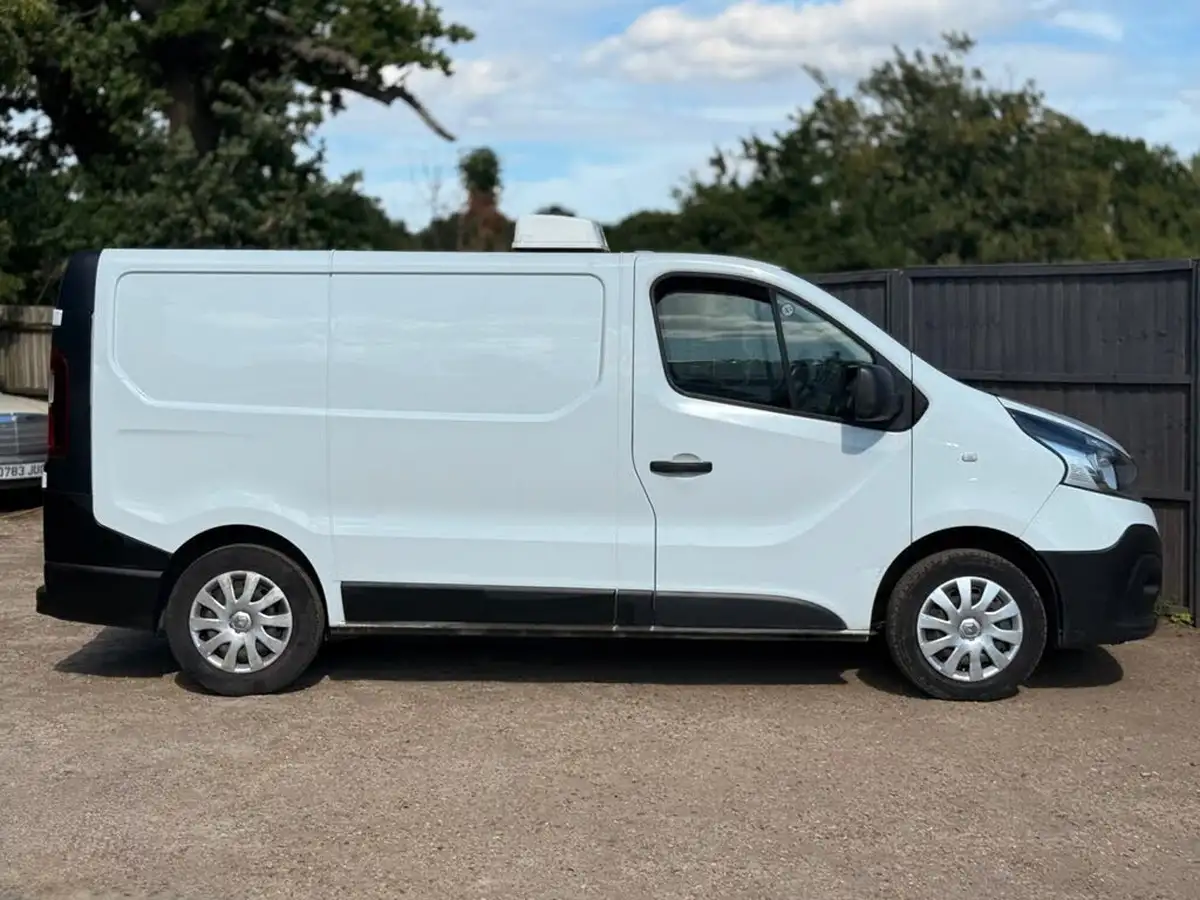 2017-renault-trafic-16dci-sl27-120-business-e6-panel-big-2