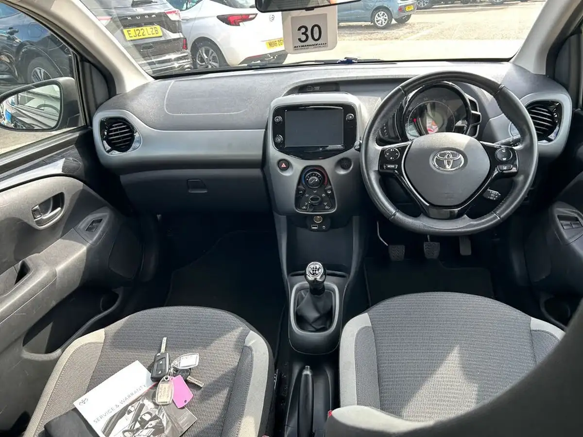 2021-toyota-aygo-10-vvt-i-x-play-tss-big-9