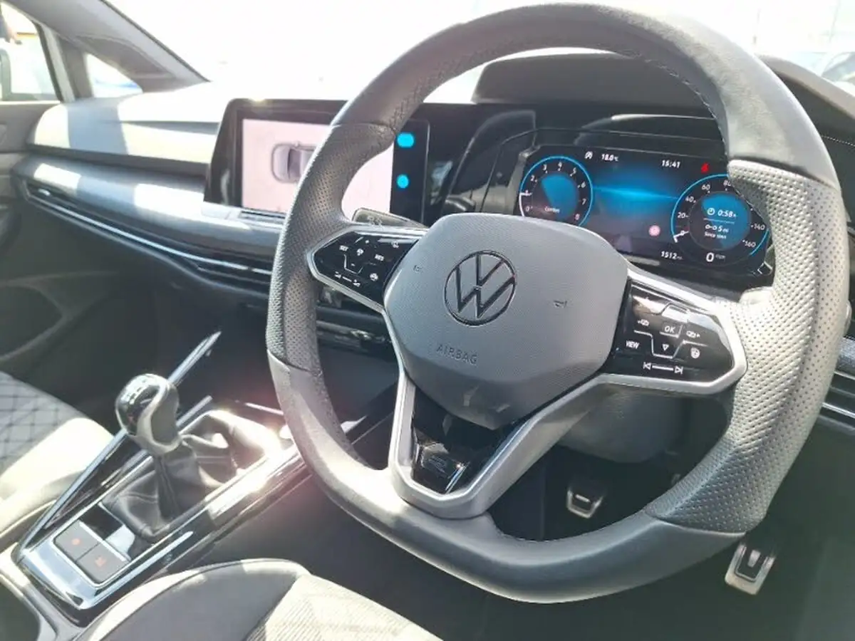2024-volkswagen-golf-big-12