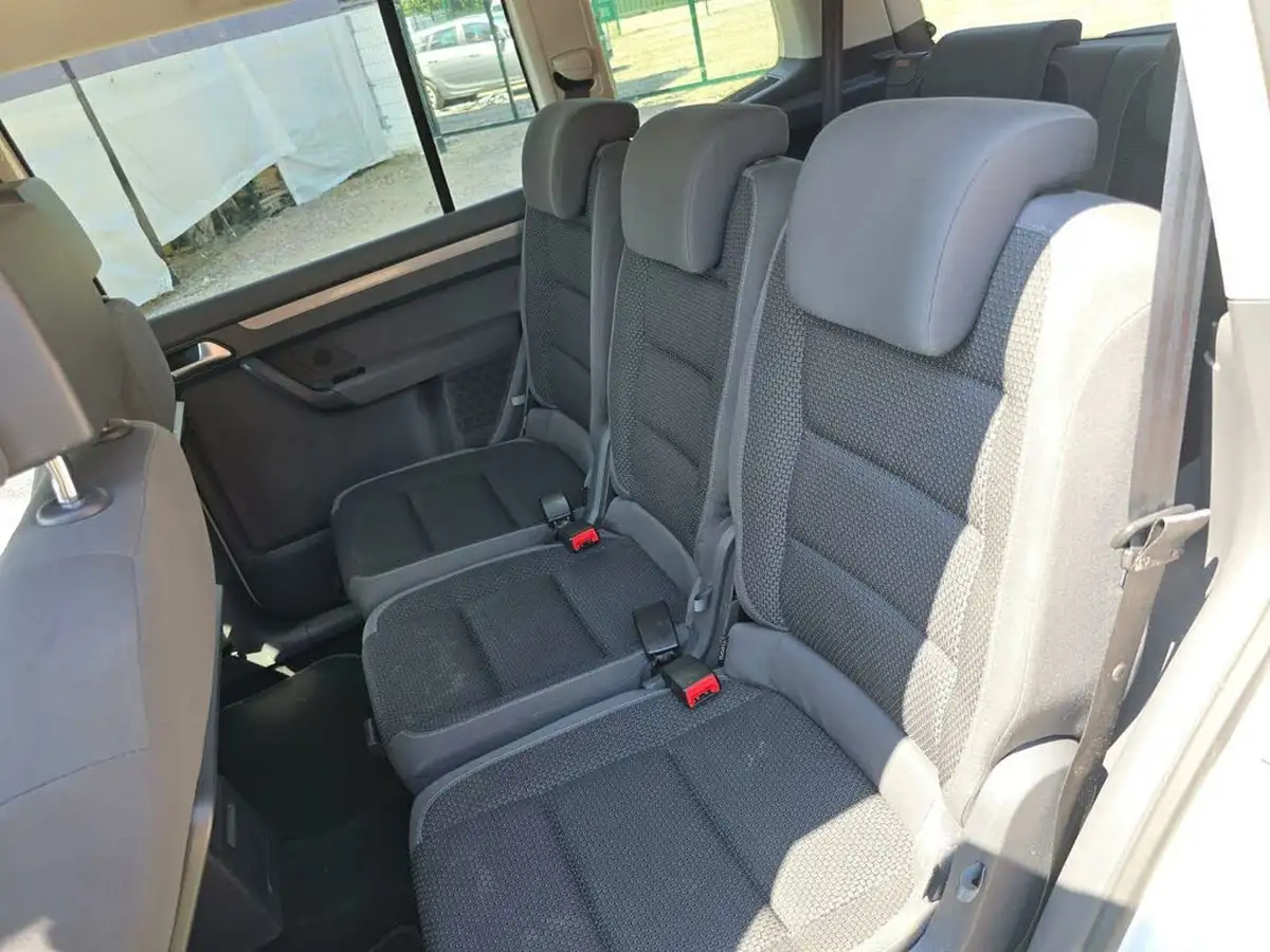 2014-volkswagen-touran-big-28