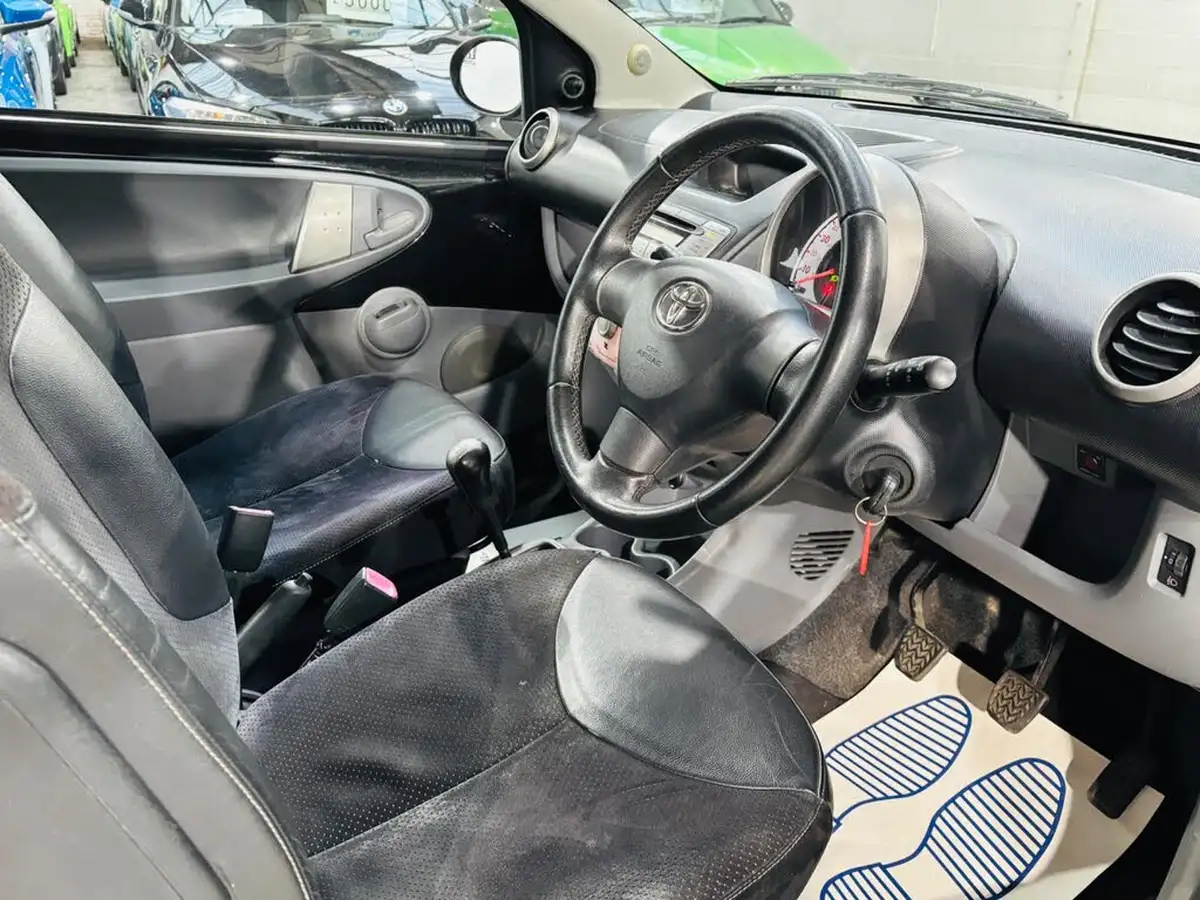 2009-toyota-aygo-10-aygo-black-3d-big-10