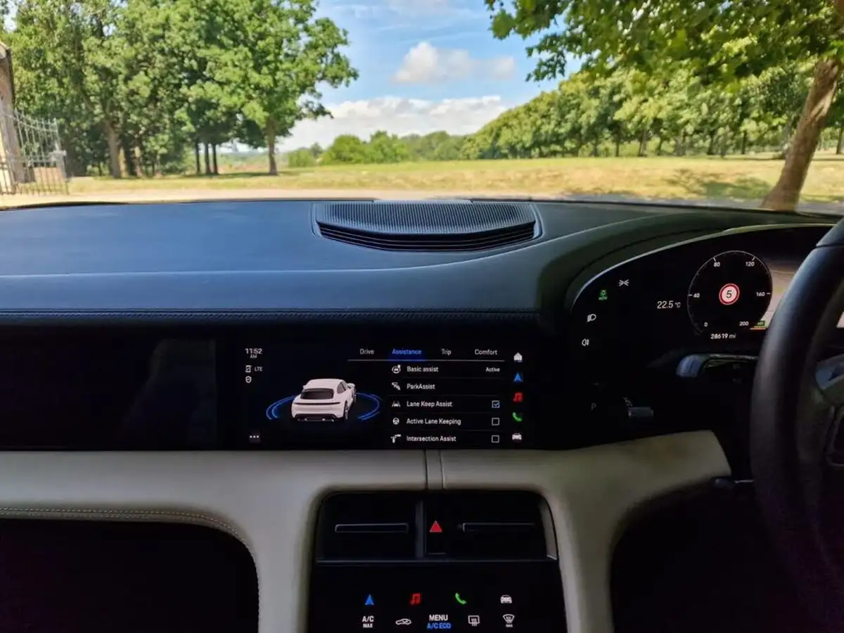 2022-porsche-taycan-e-4-cross-turismo-big-18