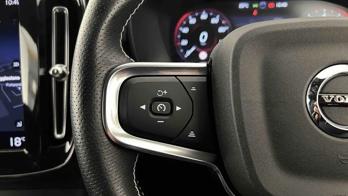 2021-volvo-xc40-15-t3-r-design-161bhp-big-17