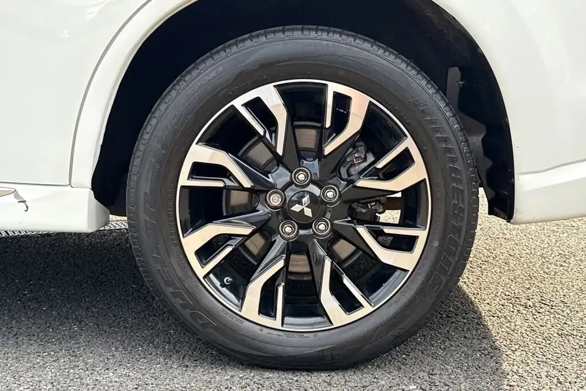 2017-mitsubishi-outlander-20-4hs-phev-5st-big-11