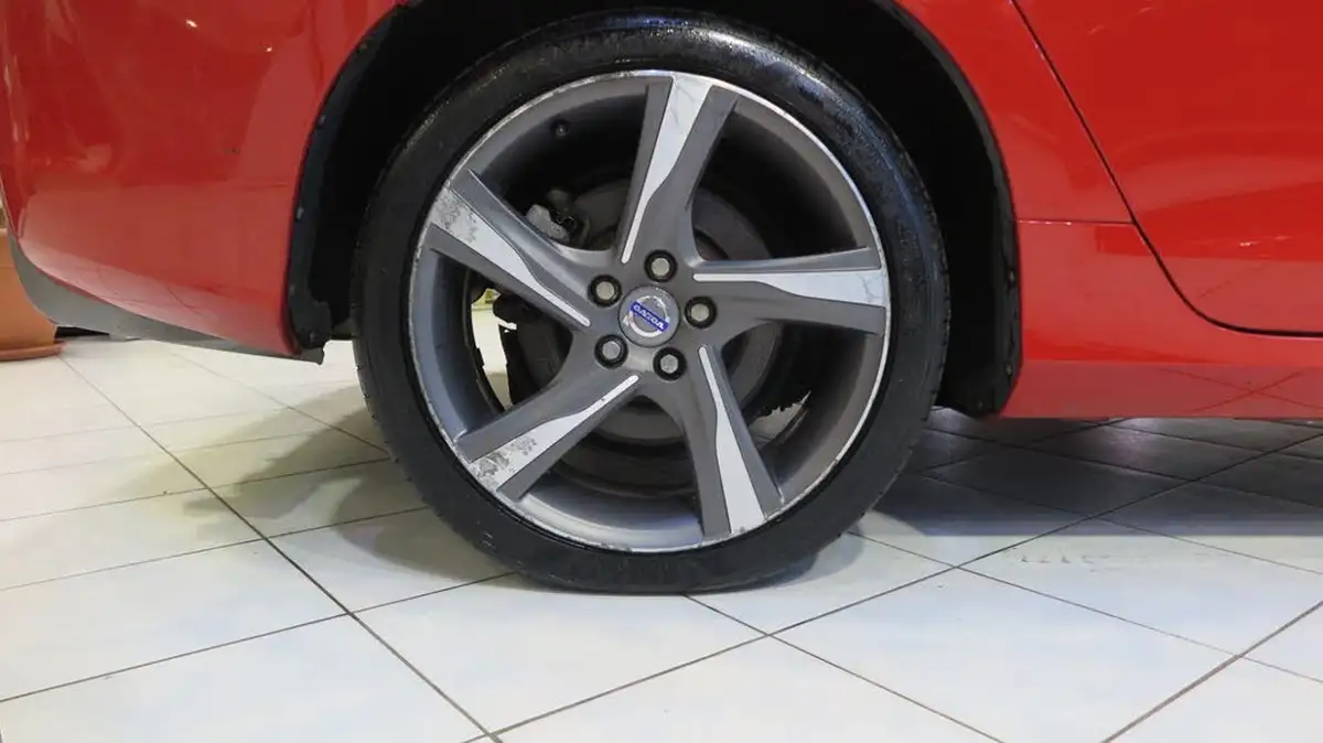 2012-volvo-v60-20td-d3-ocean-race-big-24