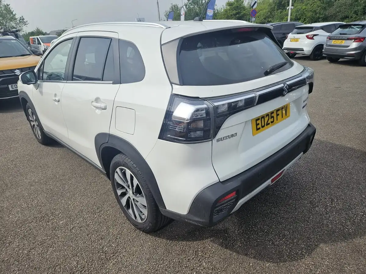 2025-suzuki-s-cross-15-ultra-allgrip-big-4