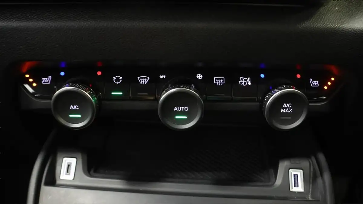 2023-citroen-c4-12-puretech-c-series-edition-eat8-big-16