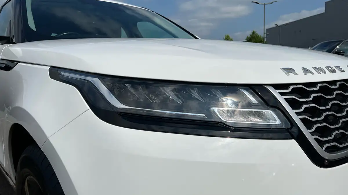 2022-land-rover-range-rover-velar-20-d200-velar-big-16