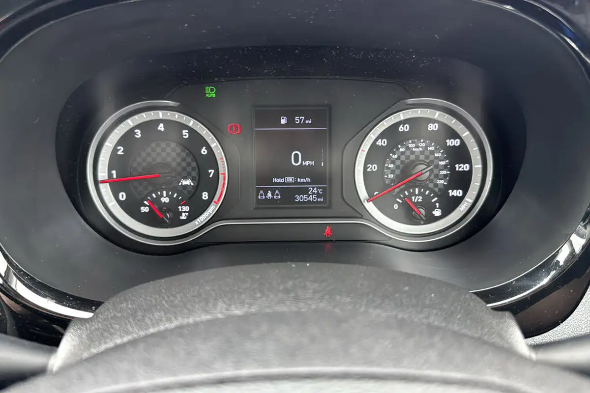 2022-hyundai-i10-10-se-connect-big-13