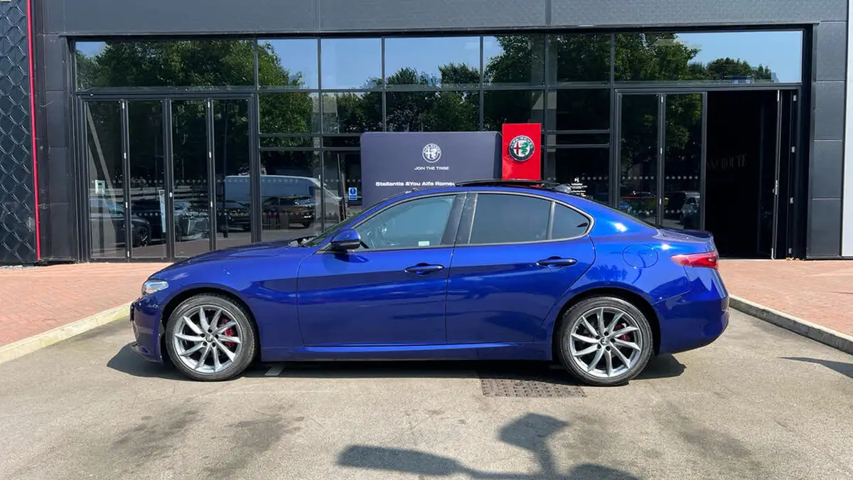 2022-alfa-romeo-giulia-20-sprint-197bhp-big-5