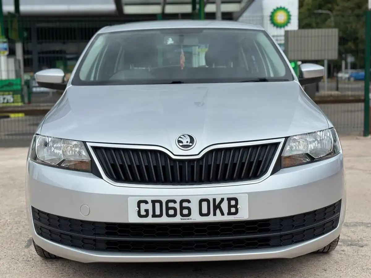 2016-skoda-rapid-spaceback-14tdi-s-big-1