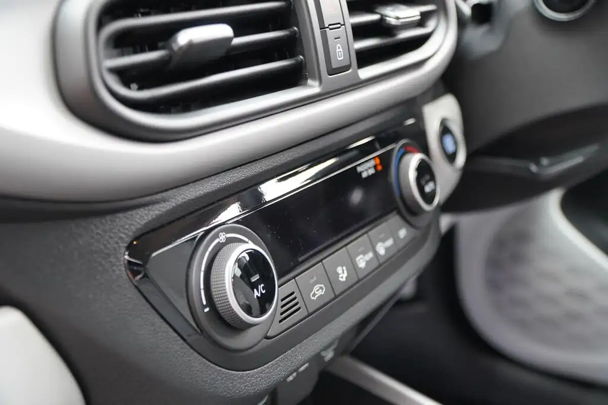 2024-hyundai-i10-12-premium-84ps-big-33