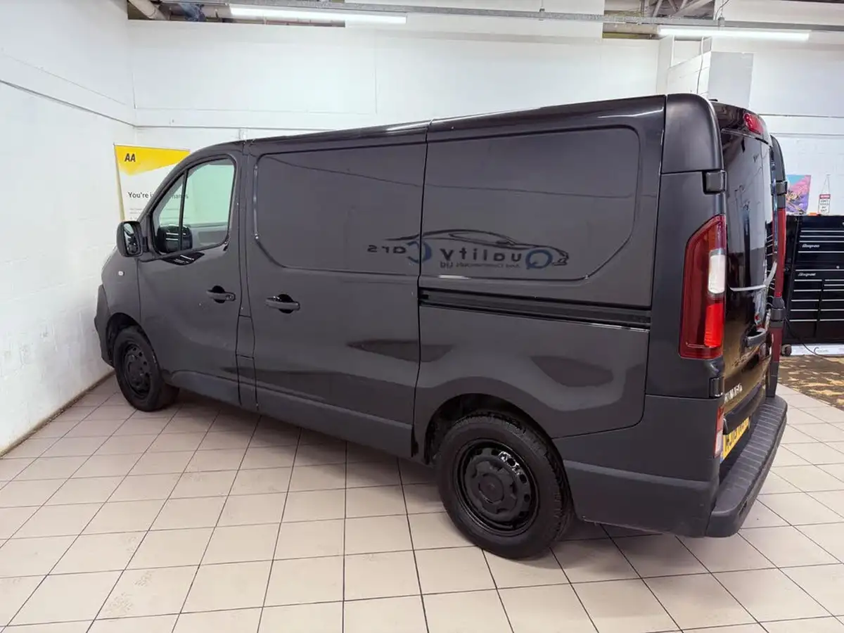 2018-vauxhall-vivaro-16cdti-2900-l1h1-120pseu6-panel-van-big-2