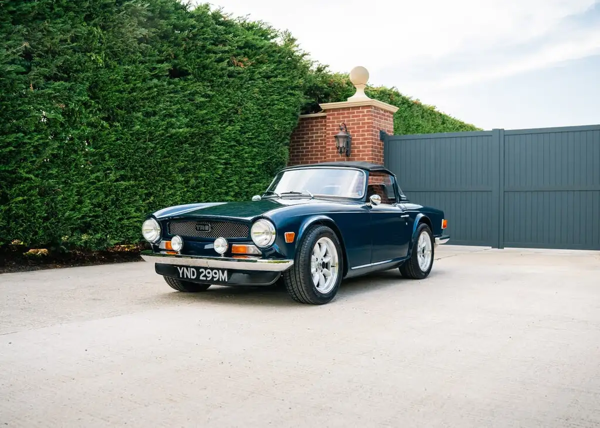 1973-triumph-tr6-roadster-rwd-big-1