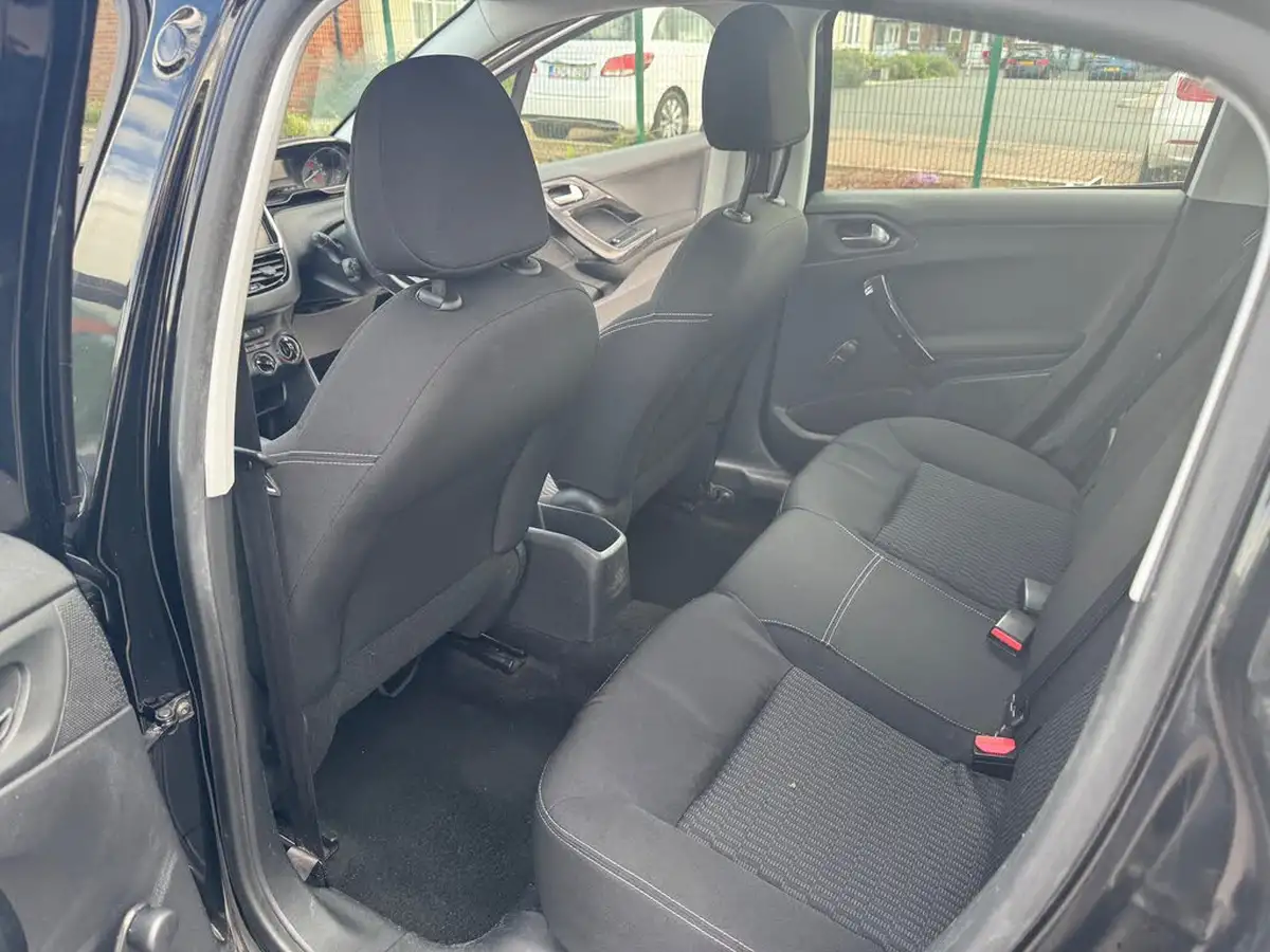 2017-peugeot-208-12-puretech-active-82bhp-5d-big-16